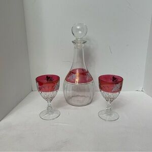 Vtg Fidenza Crystal Decanter & 2 Glass Set Clear Red Gold Grape Motif Made Italy